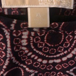 Michael kors short sleeve medallion top size xl
